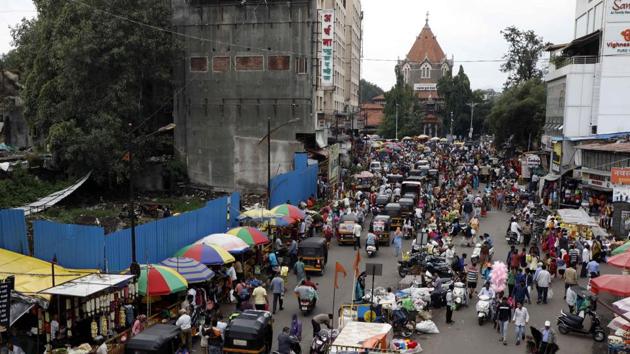 People came to Mandai in large numbers for shopping on the eve of Navratri in Pune, India, on Friday, October 16, 2020. Readers say that people should keep festival celebrations low key and to avoid the rush, people should engage in early shopping to avoid the typical rush during the last week of the festival. (Rahul Raut/HT) People came to Mandai in large numbers for shopping on the eve of Navratri in Pune, India, on Friday, October 16, 2020. Readers say that people should keep festival celebrations low key and to avoid the rush, people should engage in early shopping to avoid the typical rush during the last week of the festival. (Rahul Raut/HT)
