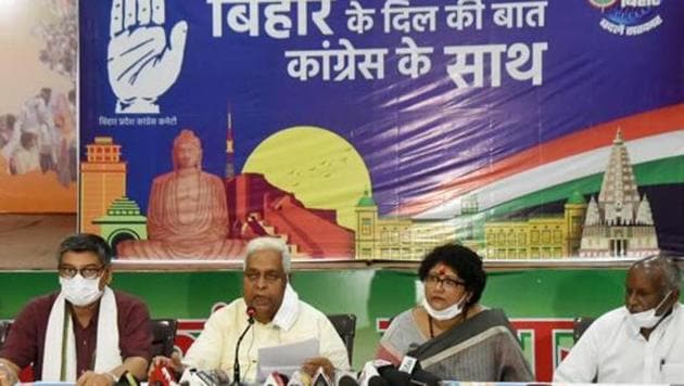Veteran Congress leader Sadanand Singh was upset when the RJD initially dithered over its demand for 70 seats and even suggested that it should contest alone. (HT PHOTO.) Veteran Congress leader Sadanand Singh was upset when the RJD initially dithered over its demand for 70 seats and even suggested that it should contest alone. (HT PHOTO.)