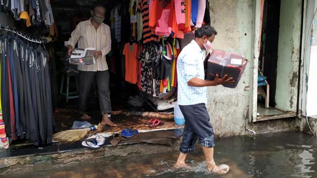 Shopkeepers clear out the flood waters from their shops at Sri Chhatrapati Shivaji Maharaj Road in Pune on October 15. Maharashtra Chief Minister Uddhav Thackeray will visit the worst-hit Solapur district on October 19 to assess the situation in the wake of torrential rain. (HT Photo) 