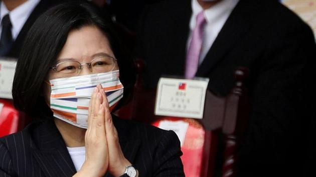 Taiwan President Tsai Ing-wen greets the crowd during National Day celebrations in front of the Presidential Building in Taipei, Taiwan (REUTERS) Taiwan President Tsai Ing-wen greets the crowd during National Day celebrations in front of the Presidential Building in Taipei, Taiwan (REUTERS)