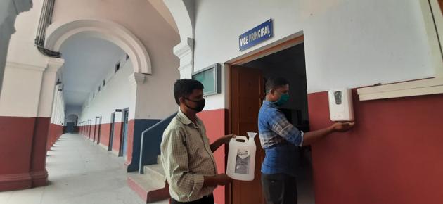 Staff of St Francis School in Lucknow make sanitisation and other safety arrangements as students of Class 9 to Class 12 return from Monday.(Deepak Gupta/HT Photo)