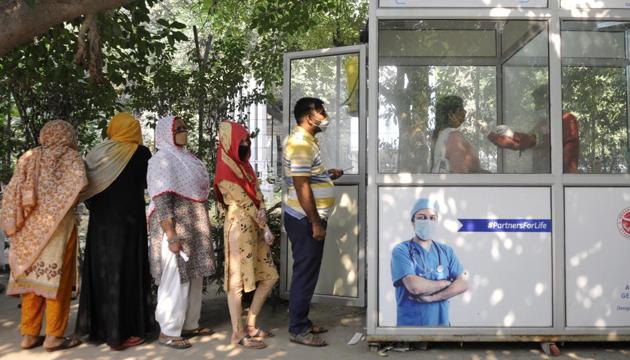 A health worker collects swab samples for coronavirus tests, at Sector 30 District Hospital, in Noida, India (Photo by Sunil Ghosh / Hindustan Times) A health worker collects swab samples for coronavirus tests, at Sector 30 District Hospital, in Noida, India (Photo by Sunil Ghosh / Hindustan Times)