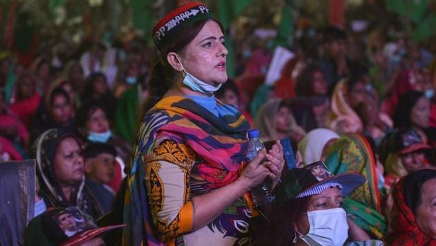 Activists of the newly-formed Pakistan Democratic Movement (PDM), an opposition alliance of 11 parties, gather during the public rally in Karachi.(AFP)