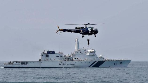 In picture - Indian Navy’s Chetak helicopter demonstrates a rescue operation. Representational Image.(REUTERS) In picture - Indian Navy’s Chetak helicopter demonstrates a rescue operation. Representational Image.(REUTERS)