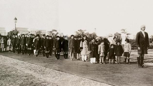 Students march from the Daryaganj haveli, where the school first started, to the new campus on Barakhamba Road on January 4, 1933.(Modern School/Archive)