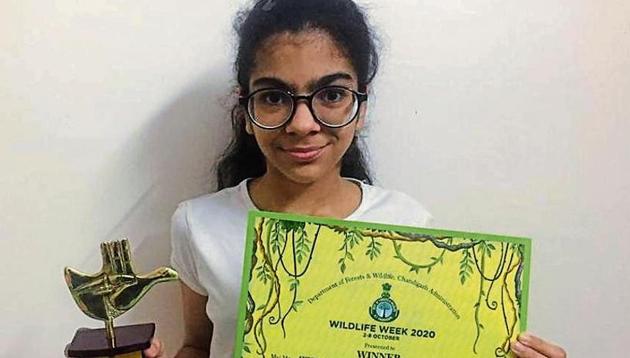 Shreya with her trophy and certificate.(HT)
