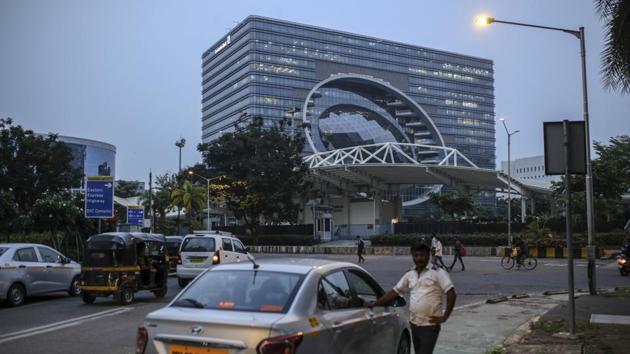 Vehicles travel past a commercial building at the Bombay Kurla Complex (BKC) in Mumbai. India’s financial capital saw its biggest power outage in decades because of a grid failure, disrupting transport networks and hitting trading volume in equities and bond markets.(Bloomberg)