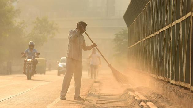 The three municipal bodies (north, south and east Delhi municipal corporations) together have around 8,000 staff, a number officials say is inadequate for a city of nearly 20 million people.(Raj K Raj/HT PHOTO)