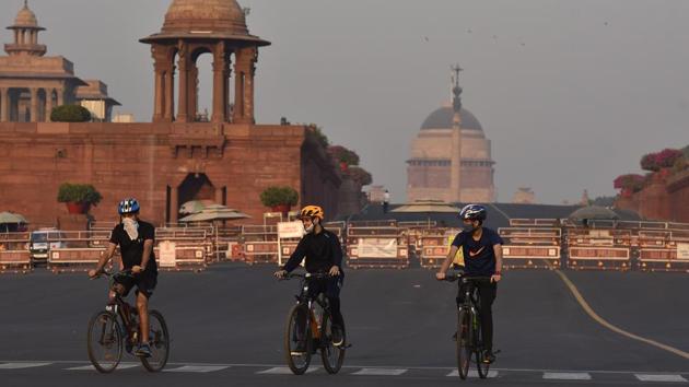 Cyclists at Vijay Chowk in New Delhi on October 20. There were 46,790 new cases of Covid-19 registered from across the country on October 19 according to the health ministry, even fewer than the 47,703 recorded on July 28 --the last time daily cases were reported below 50,000. (Sanjeev Verma / HT Photo)