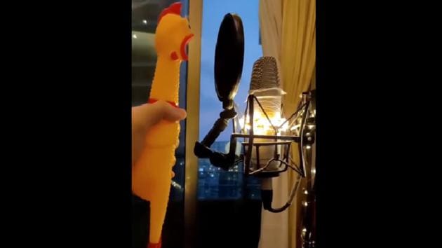 The clip opens to Jumani holding a rubber chicken in front of the microphone. (Instagram/@mayurjumani) The clip opens to Jumani holding a rubber chicken in front of the microphone. (Instagram/@mayurjumani)
