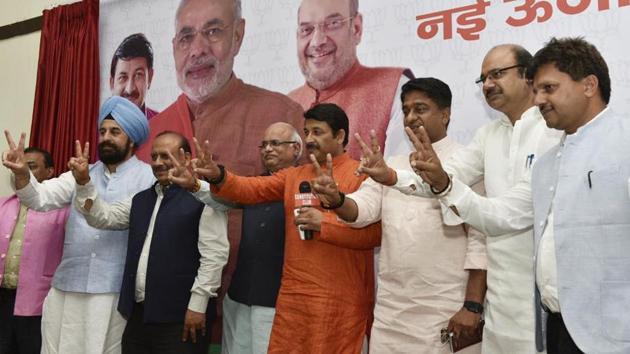 Manoj Tiwari reprised one of his chartbusters, appealing to voters to retain their trust in the state’s ruling dispensation (HT PHOTO) Manoj Tiwari reprised one of his chartbusters, appealing to voters to retain their trust in the state’s ruling dispensation (HT PHOTO)