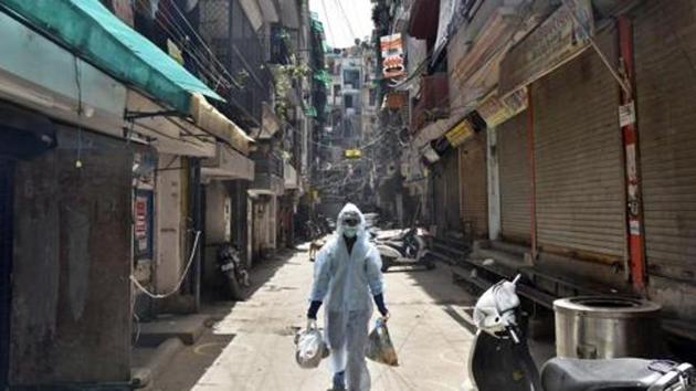 In terms of absolute numbers of active cases in containment, northwest Delhi recorded the highest with 3,458 cases, followed by South Delhi at 2,937 cases. (Sanjeev Verma/HT PHOTO) In terms of absolute numbers of active cases in containment, northwest Delhi recorded the highest with 3,458 cases, followed by South Delhi at 2,937 cases. (Sanjeev Verma/HT PHOTO)