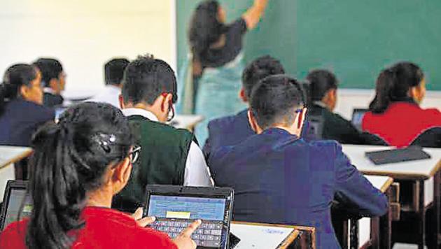 The Pune municipal corporation’s elected members, on Tuesday, proposed the distribution of tablets and other necessary materials to students in schools run by the civic body. (HT PHOTO (FOR REPRESENTATIONAL PURPOSE ONLY)) The Pune municipal corporation’s elected members, on Tuesday, proposed the distribution of tablets and other necessary materials to students in schools run by the civic body. (HT PHOTO (FOR REPRESENTATIONAL PURPOSE ONLY))