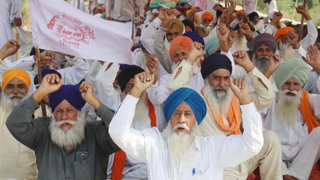 Farm activists of the Kisan Mazdoor Sangharsh Committee raising slogans against the Centre’s farm laws on a rail track at Devidas Pura village in Amritsar district on Thursday. (Sameer Sehgal/HT) Farm activists of the Kisan Mazdoor Sangharsh Committee raising slogans against the Centre’s farm laws on a rail track at Devidas Pura village in Amritsar district on Thursday. (Sameer Sehgal/HT)