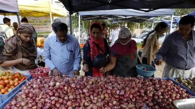 There is a short supply of onions as crops have been damaged due to excessive rains in October in parts of Maharashtra and Madhya Pradesh. (Rahul Raut/HT File Photo) There is a short supply of onions as crops have been damaged due to excessive rains in October in parts of Maharashtra and Madhya Pradesh. (Rahul Raut/HT File Photo)