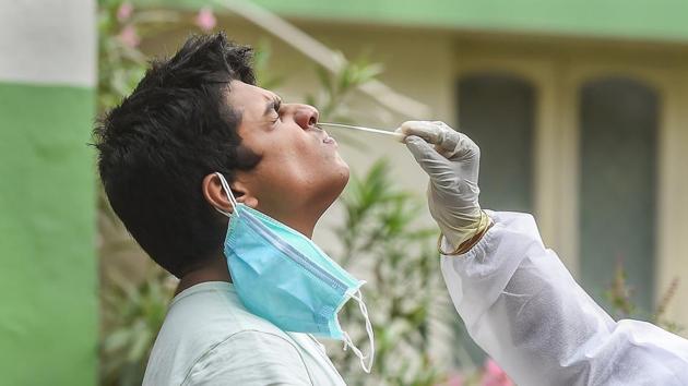 A health worker collects swab sample from a resident for Covid-19 test in Chennai.(PTI)