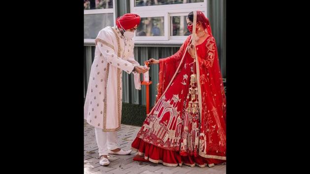 The long queues of well-wishers are gone; instead couples do the rounds and are wished from a distance. (Photo courtesy Radiance Events, Lucknow)