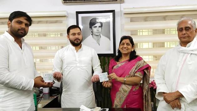 RJD leader Tejashwi Yadav with party candidate and former MP Lovely Anand, also the wife of strongman Anand Mohan.(HT Photo/Santosh Kumar)