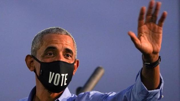 Former US president Barack Obama waves while wearing a "Vote" mask as he campaigns on behalf of Democratic presidential nominee Joe Biden in Philadelphia, Pennsylvania, on October 21. (REUTERS) Former US president Barack Obama waves while wearing a "Vote" mask as he campaigns on behalf of Democratic presidential nominee Joe Biden in Philadelphia, Pennsylvania, on October 21. (REUTERS)