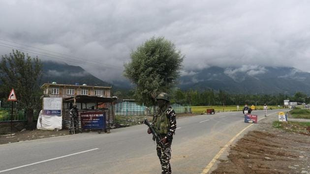 A paramilitary soldier stands guard on the Srinagar- Ladakh Highway. (HT Photo)