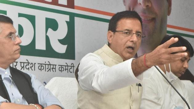 Congress spokesperson Randeep Singh Surjewala and party leaders at a press conference in Patna, Bihar on October 22, 2020.(Parwaz Khan/HT Photo)