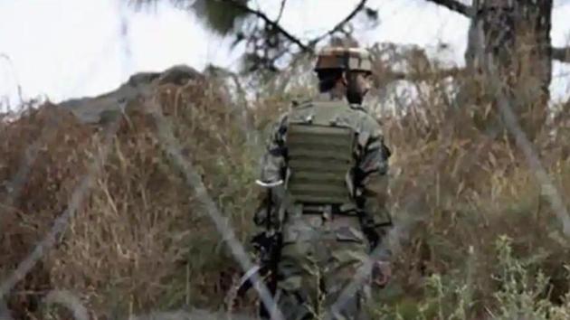 Pakistan violated ceasefire in Kirni, Qasba and Malti sectors along the LoC in Poonch around 1800 hours (6 pm), said army. (PTI file photo) Pakistan violated ceasefire in Kirni, Qasba and Malti sectors along the LoC in Poonch around 1800 hours (6 pm), said army. (PTI file photo)