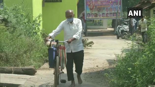 The image shows homoeopathic doctor, Dr Ramchandra Danekar. (Twitter/@ANI) The image shows homoeopathic doctor, Dr Ramchandra Danekar. (Twitter/@ANI)