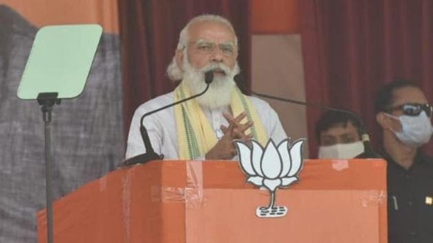 Prime Minister Narendra Modi addressing the first public rally of Bihar election at Sasaram district in Bihar on Friday.(Parwaz Khan/HT Photo) Prime Minister Narendra Modi addressing the first public rally of Bihar election at Sasaram district in Bihar on Friday.(Parwaz Khan/HT Photo)