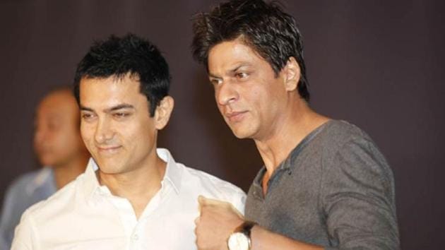 When Shah Rukh Khan advised Aamir Khan fans to 'find an icon you can look  up to' | Bollywood - Hindustan Times