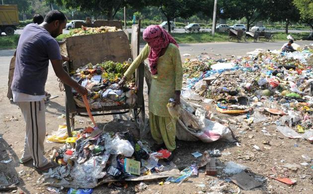 Sanitation workers have announced that they will not transport waste to the Dadumajra dumping ground.(HT File Photo)
