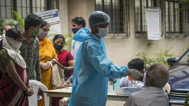 A health worker conducts Covid-19 tests at BMC M West ward office in Mumbai on October 22. Mumbai reported 1,463 new coronavirus positive cases on October 22, which took its overall case tally to 2,47,334. The death toll in the city climbed to 9,918 after 49 patients succumbed to the infection during this period. (Pratik Chorge / HT Photo) A health worker conducts Covid-19 tests at BMC M West ward office in Mumbai on October 22. Mumbai reported 1,463 new coronavirus positive cases on October 22, which took its overall case tally to 2,47,334. The death toll in the city climbed to 9,918 after 49 patients succumbed to the infection during this period. (Pratik Chorge / HT Photo)