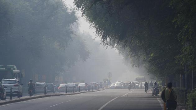 At 7am, the air quality index (AQI) reading was 360, in the higher end of the ‘very poor’ zone. This is the second time that air quality touched ‘very poor’ in Delhi this season (post-monsoon). (Arvind Yadav/HT Photo) At 7am, the air quality index (AQI) reading was 360, in the higher end of the ‘very poor’ zone. This is the second time that air quality touched ‘very poor’ in Delhi this season (post-monsoon). (Arvind Yadav/HT Photo)