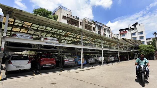 A view of NMCD authorized Automatic Multi Level Car parking at Behind Sheila Cinema Paharganj in New Delhi. (Sonu Mehta/HT PHOTO) A view of NMCD authorized Automatic Multi Level Car parking at Behind Sheila Cinema Paharganj in New Delhi. (Sonu Mehta/HT PHOTO)