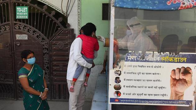 Meanwhile, the Delhi government has increased its testing capacity to approximately 60,000 tests per day due to the surge in infections since September.(Raj K Raj/HT Photo) Meanwhile, the Delhi government has increased its testing capacity to approximately 60,000 tests per day due to the surge in infections since September.(Raj K Raj/HT Photo)