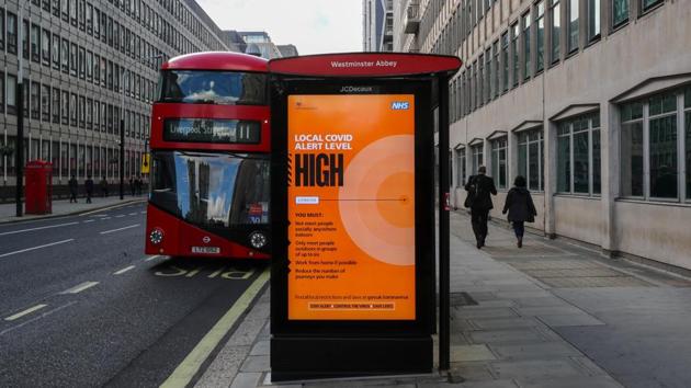An advertisement showing that the Local Covid Alert Level is high at a bus stop in London, U.K., on October 22.(Bloomberg) An advertisement showing that the Local Covid Alert Level is high at a bus stop in London, U.K., on October 22.(Bloomberg)