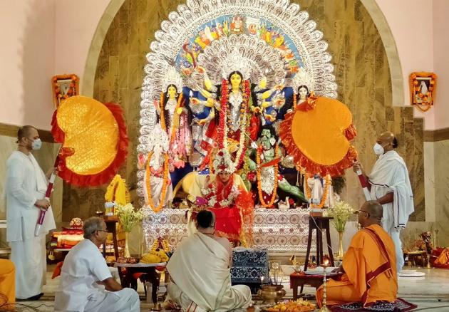 Lucknow: “Kumari Puja” at Ramkrishna Math Nirala Nagar. (Dheeraj Dhawan/ Hindustan Times)