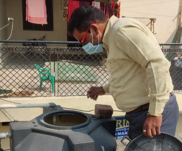 A health official inspecting a water tank in Ambala on Friday(HT Photo) A health official inspecting a water tank in Ambala on Friday(HT Photo)