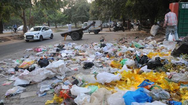 Garbage strewn on the roadside near the Sector-22 market as sanitation workers go on strike in Chandigarh on Saturday. (Keshav Singh/HT) Garbage strewn on the roadside near the Sector-22 market as sanitation workers go on strike in Chandigarh on Saturday. (Keshav Singh/HT)