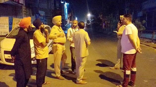 Police conducting investigation after a Samrala man was robbed of his car on Friday night. (HT Photo) Police conducting investigation after a Samrala man was robbed of his car on Friday night. (HT Photo)