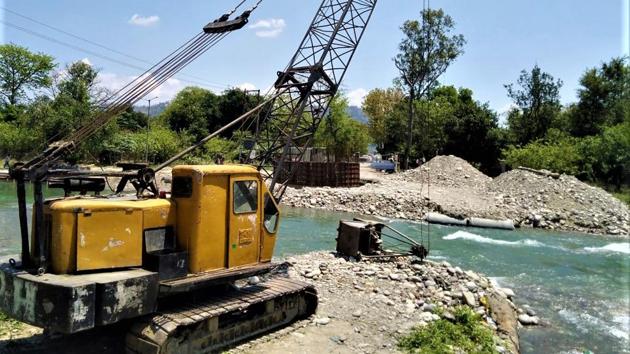 Kumbh work underway at a bridge site in Kankhal, Haridwar. (HT photo) Kumbh work underway at a bridge site in Kankhal, Haridwar. (HT photo)
