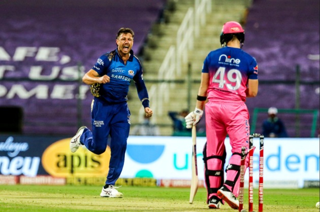 James Pattinson celebrates Steve Smith’s wicket. (IPL/Twitter)
