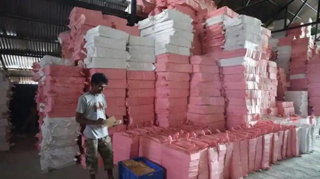 A worker packing pencil slates that have been stacked in bags inside a factory in Jammu and Kashmir’s Pulwama.(Waseem Andrabi/HT File Photo) A worker packing pencil slates that have been stacked in bags inside a factory in Jammu and Kashmir’s Pulwama.(Waseem Andrabi/HT File Photo)