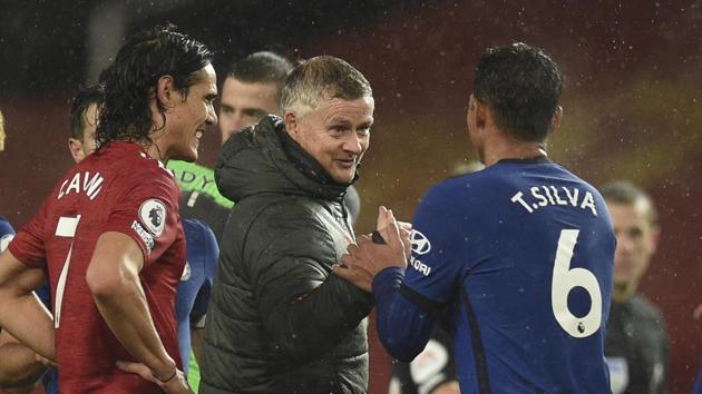 Manchester United's manager Ole Gunnar Solskjaer, centre, shakes hands with Chelsea's Thiago Silva, right, at the end of the English Premier League soccer match between Manchester United and Chelsea.(AP)