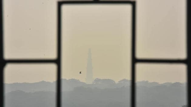 A view of Qutub Minar covered in thick haze in New Delhi on October 25. (Sanchit Khanna / HT Photo) A view of Qutub Minar covered in thick haze in New Delhi on October 25. (Sanchit Khanna / HT Photo)