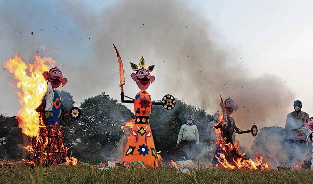 Small effigies of Ravana, Meghnad and Kumbhkaran going up in flames at Dussehra ground in Phase 8, Mohali, on Sunday evening.(Gurminder Singh/HT)