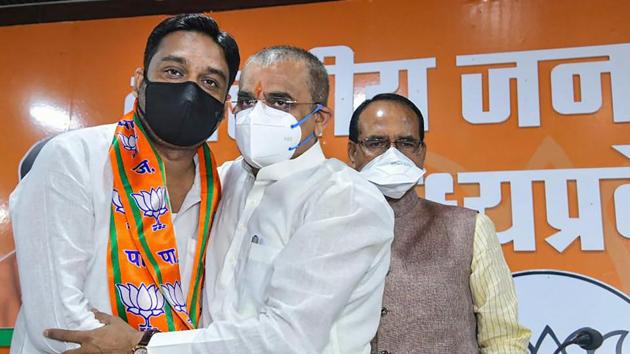 Congress MLA Rahul Lodhi joins BJP in the presence of Madhya Pradesh CM Shivraj Singh Chouhan, at party office in Bhopal. (PTI) Congress MLA Rahul Lodhi joins BJP in the presence of Madhya Pradesh CM Shivraj Singh Chouhan, at party office in Bhopal. (PTI)