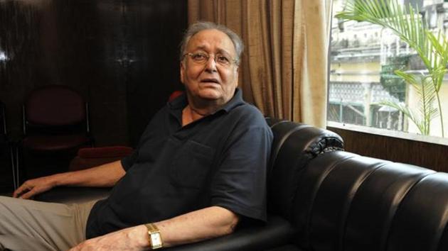 Veteran actor Soumitra Chatterjee before press conference of Bengali film Rupkatha Noy.(Samir Jana/Hindustan Times)
