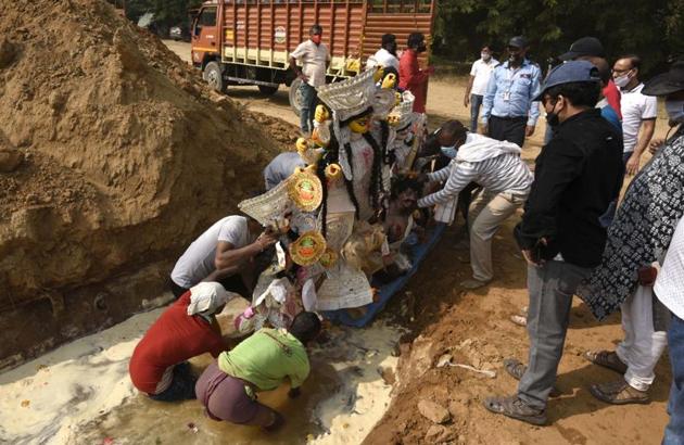 On the 10 day of victory, Goddess Durga’s idols are carried to the nearest water source for immersion. (Praveen Kumar/HT Photos)