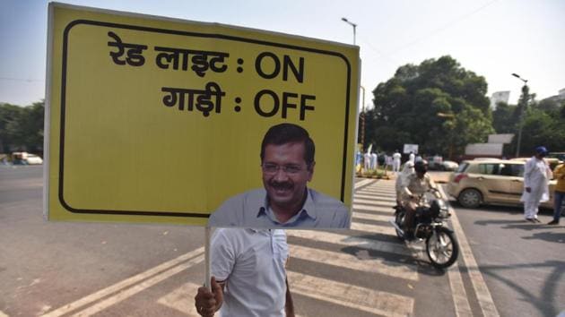 A volunteer holds up a placard at a traffic junction as part of the “Red Light On, Gaadi Off” initiative against air pollution, at Barakhamba road crossing in New Delhi on October 23.Apart from this, the Delhi government, in early October, started spraying bio decomposer, developed by the Indian Agricultural Research Institute (IARI), on crop stubble to turn it into manure. (Raj K Raj/HT PHOTO) A volunteer holds up a placard at a traffic junction as part of the “Red Light On, Gaadi Off” initiative against air pollution, at Barakhamba road crossing in New Delhi on October 23.Apart from this, the Delhi government, in early October, started spraying bio decomposer, developed by the Indian Agricultural Research Institute (IARI), on crop stubble to turn it into manure. (Raj K Raj/HT PHOTO)