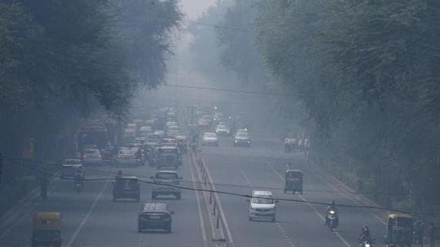 Air pollution near Supreme Court on Tilak Marg in New Delhi. (Arvind Yadav/HT PHOTO) Air pollution near Supreme Court on Tilak Marg in New Delhi. (Arvind Yadav/HT PHOTO)